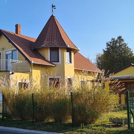 Hajas Familia Kiado Szobak Balatonmáriafürdő المظهر الخارجي الصورة