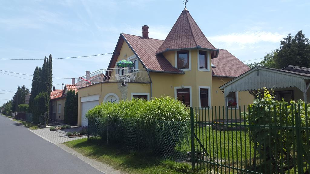 Hajas Familia Kiado Szobak Balatonmáriafürdő المظهر الخارجي الصورة